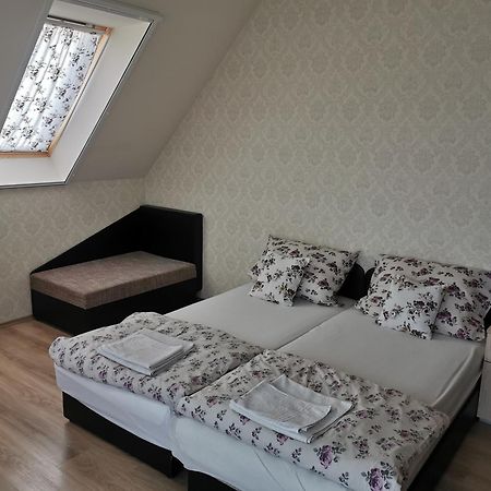 Village Garden Family Guest House Tiszakanyar Bagian luar foto