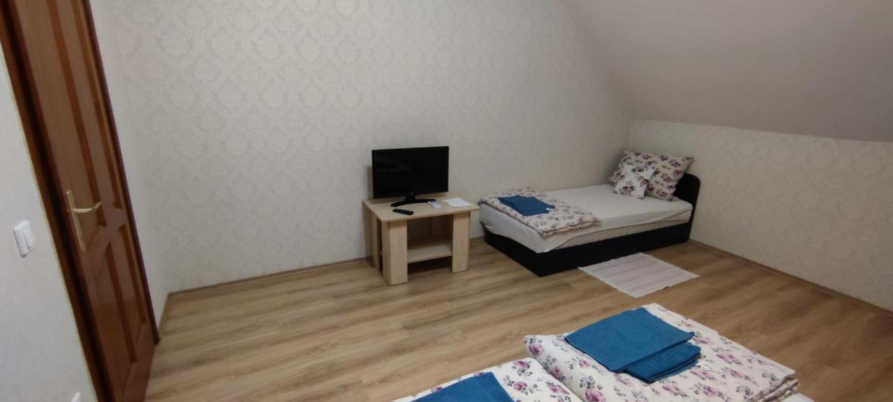 Village Garden Family Guest House Tiszakanyar Bagian luar foto