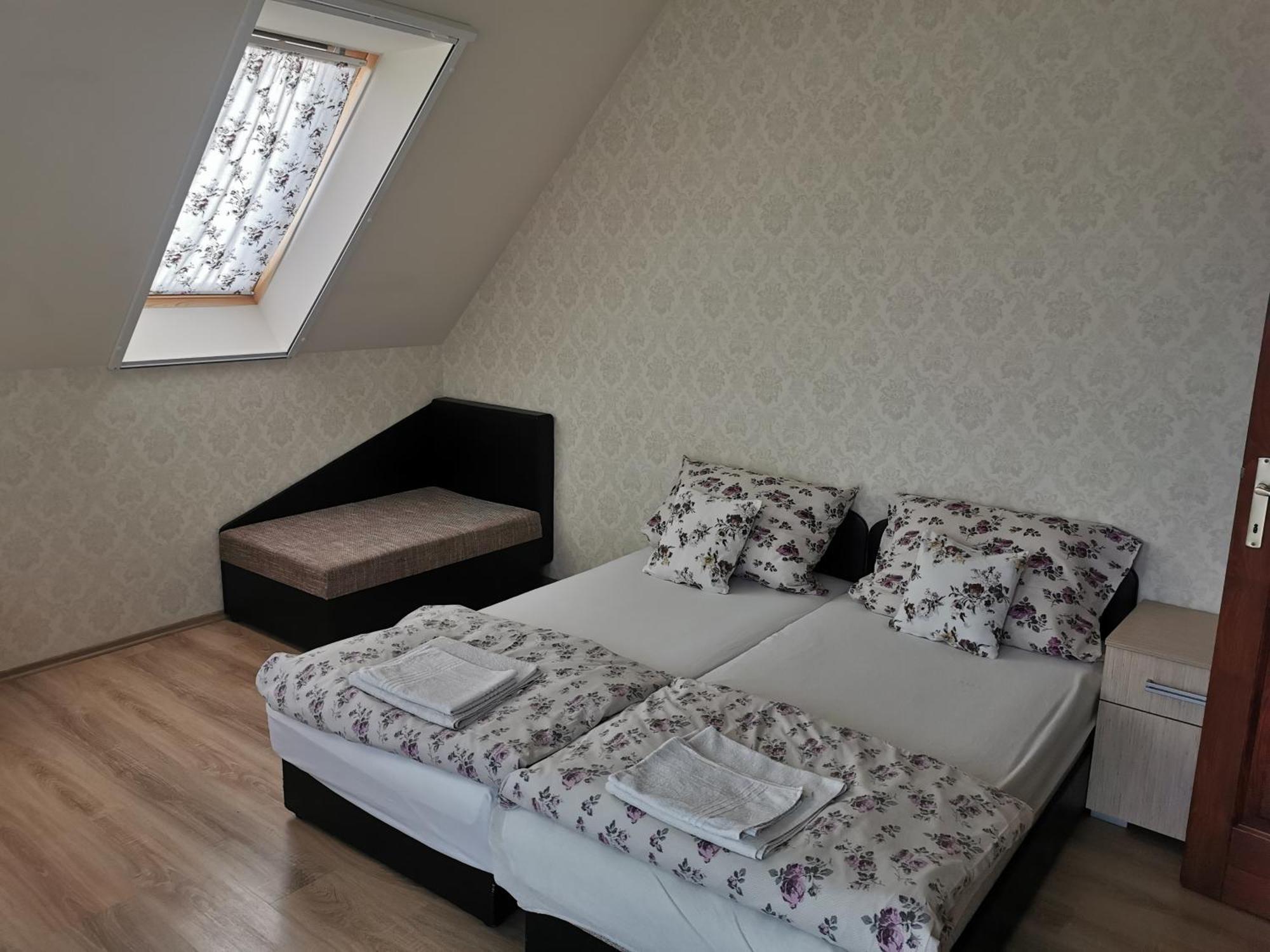Village Garden Family Guest House Tiszakanyar Bagian luar foto