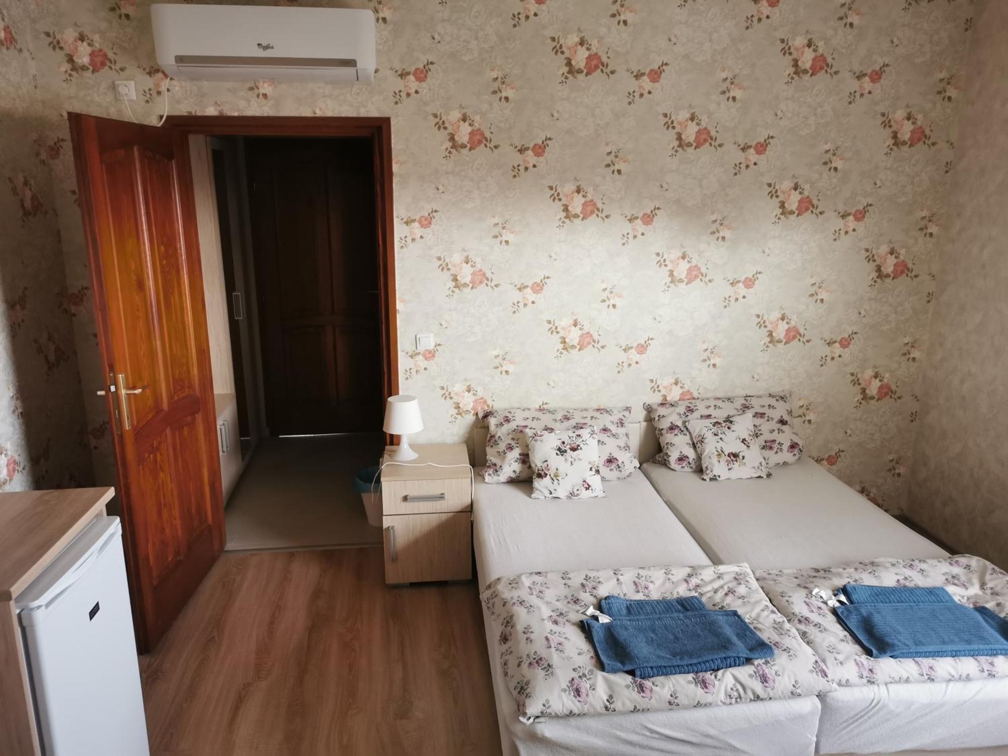 Village Garden Family Guest House Tiszakanyar Bagian luar foto