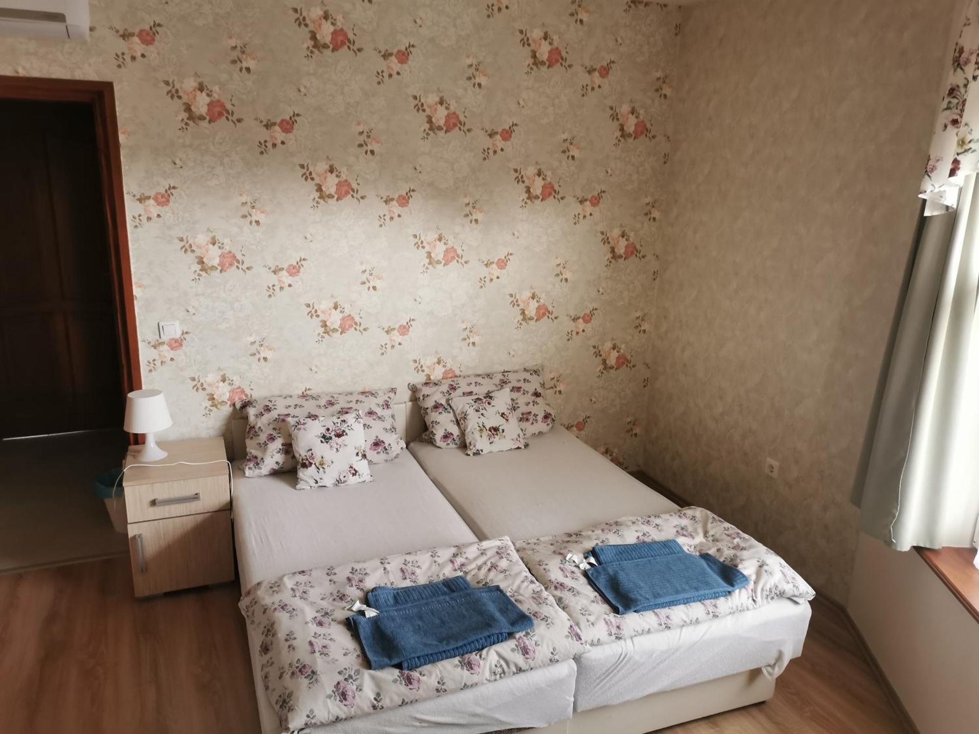 Village Garden Family Guest House Tiszakanyar Bagian luar foto